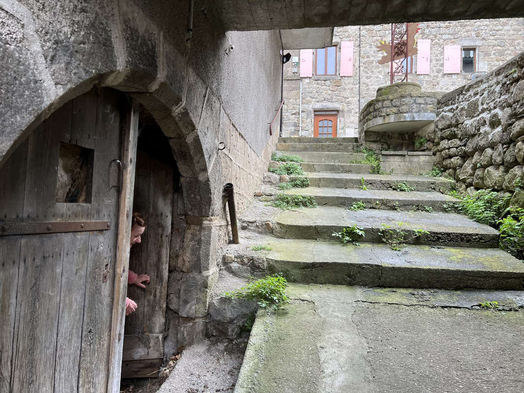 Appartement à MONTPEZAT-SOUS-BAUZON