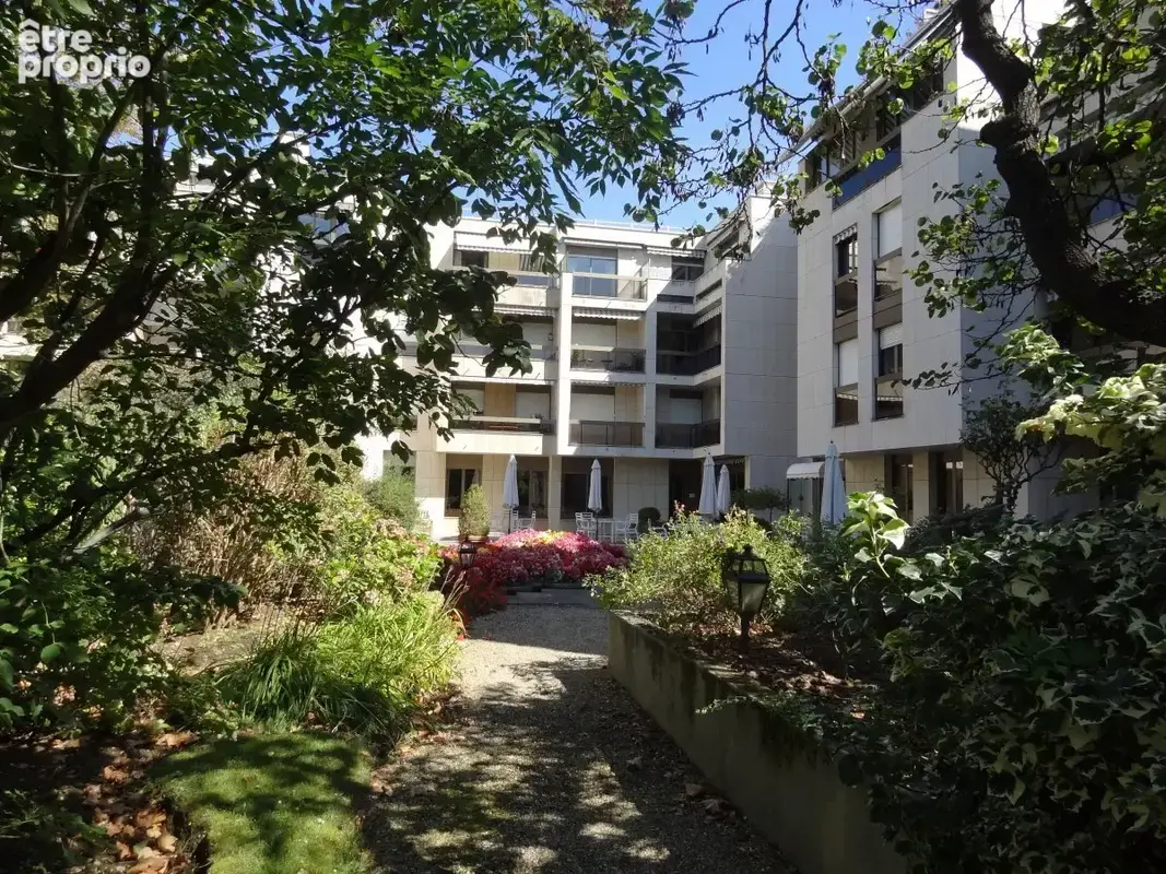 Appartement à NEUILLY-SUR-SEINE