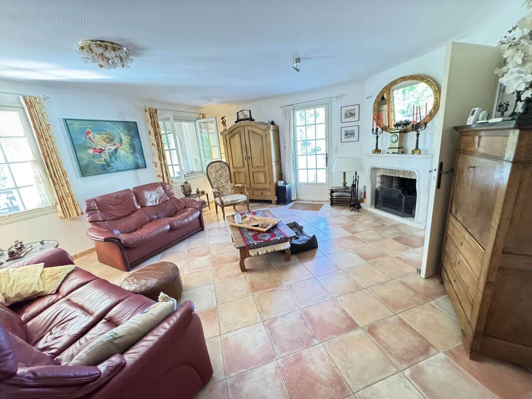 Maison à ARTIGNOSC-SUR-VERDON