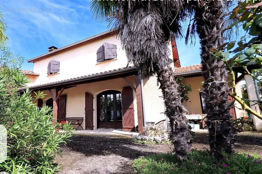 Maison à SALAISE-SUR-SANNE