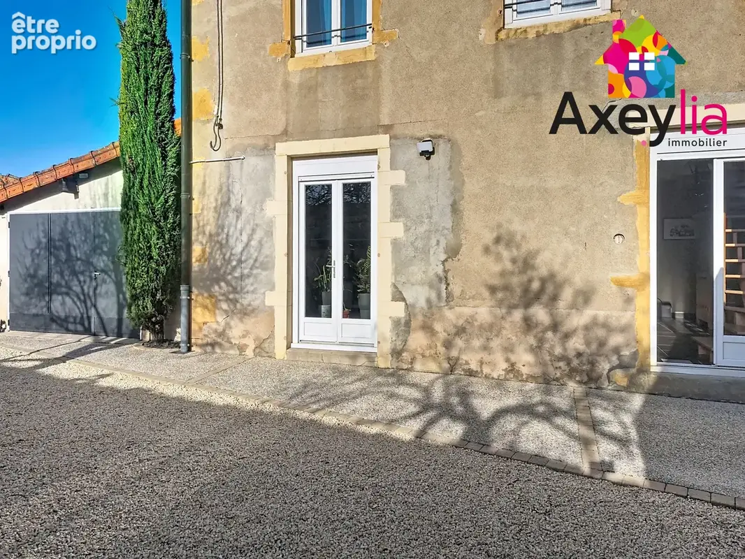 A vendre - proche centre charlieu - maison avec terrain - photo 14
