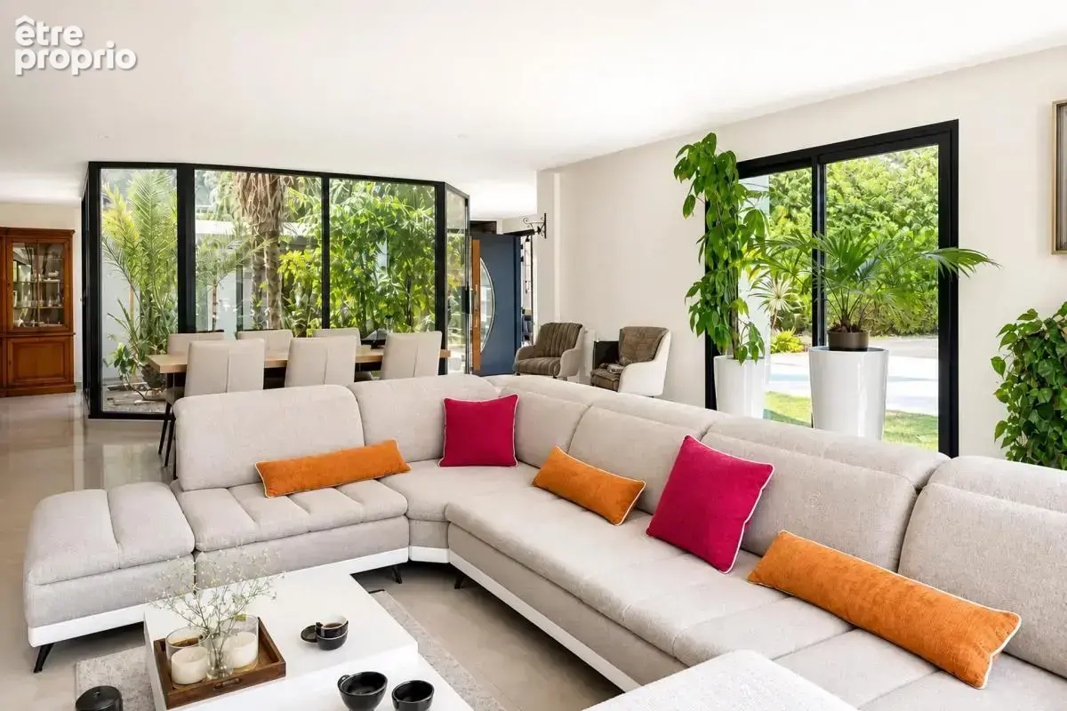 Maison de 6 pièces de 243 m² à Lubersac - photo 4