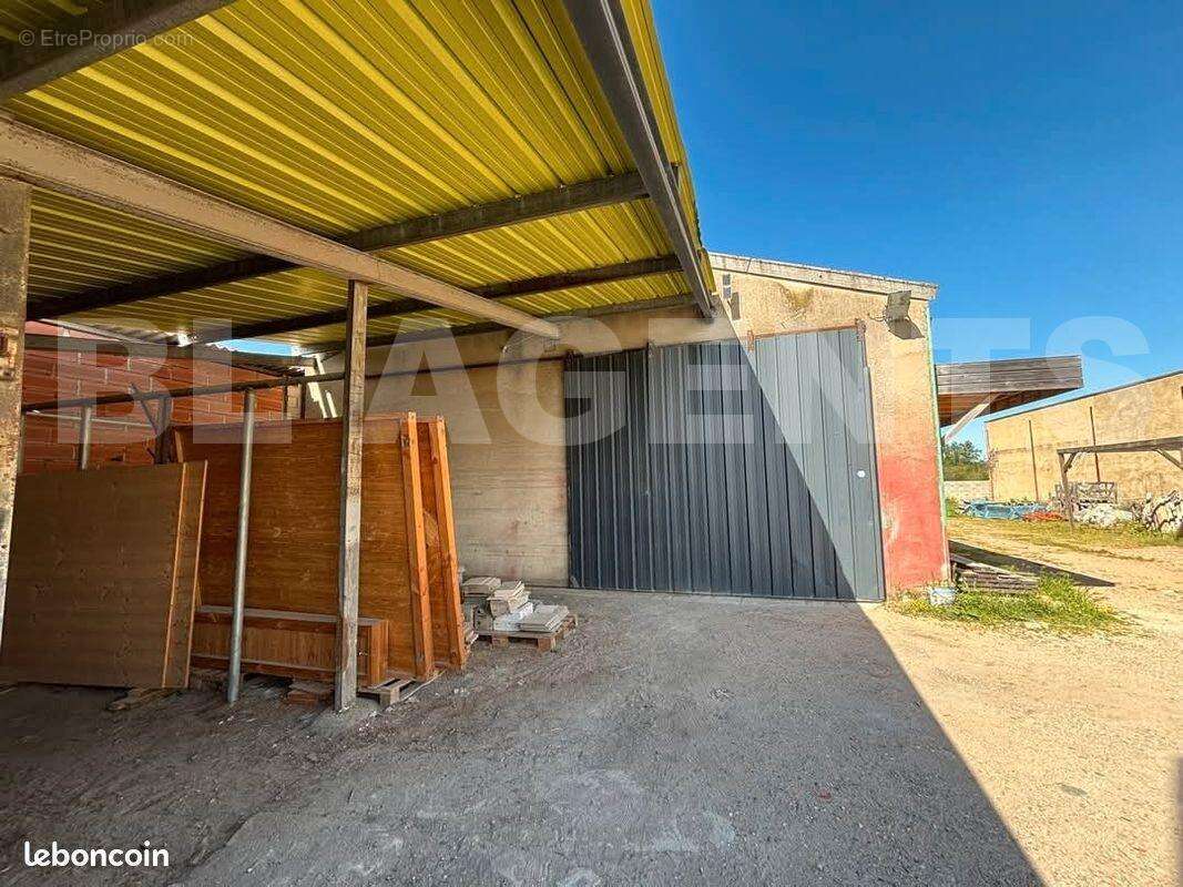 b148e7561e96df443c8cd16a6617fbea913bd18c - Commerce à LIMOUX