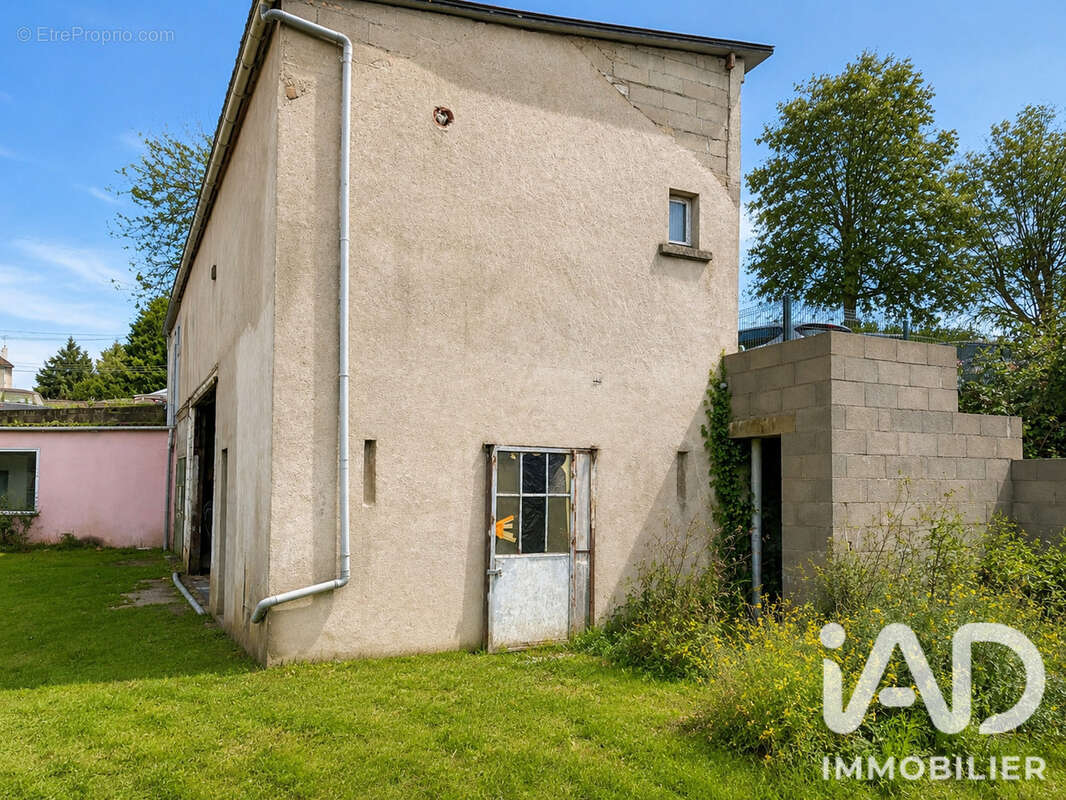 Appartement 85 m² à Montceau-Les-Mines  - photo 2