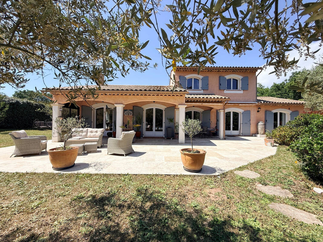 Maison à BAGNOLS-EN-FORET