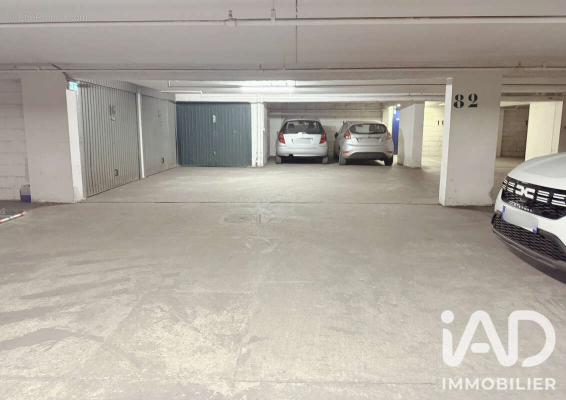 Photo 2 - Parking à PARIS-12E