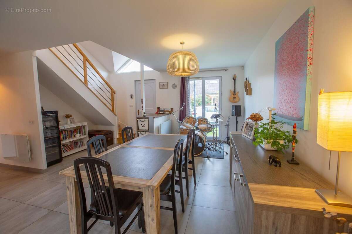 Photo 3 - Maison à LE MESNIL-SAINT-DENIS