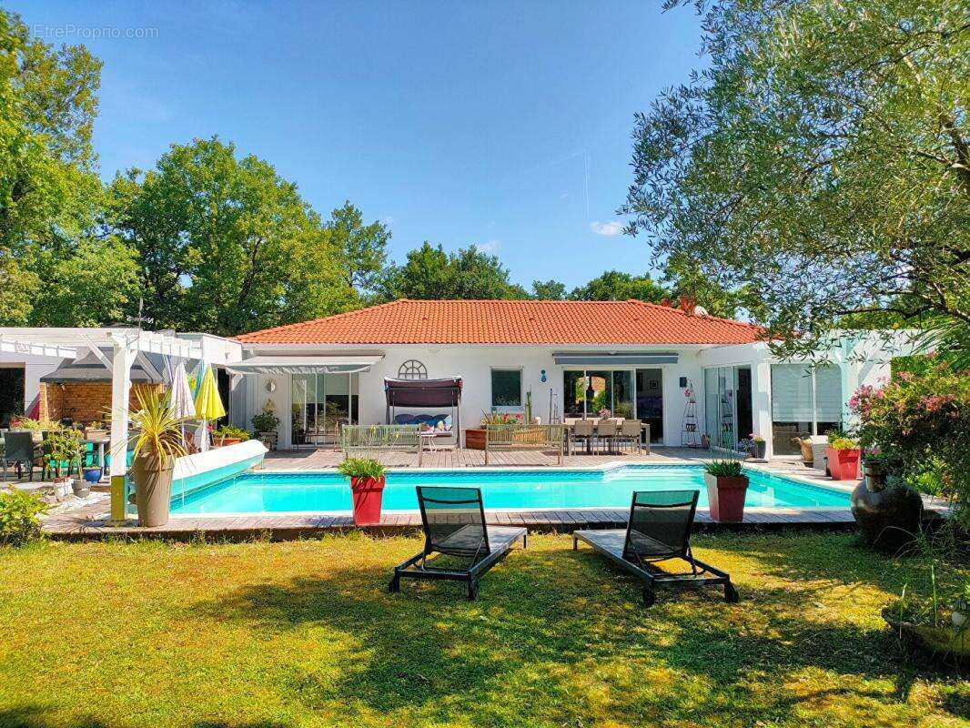 Maison à CARBON-BLANC