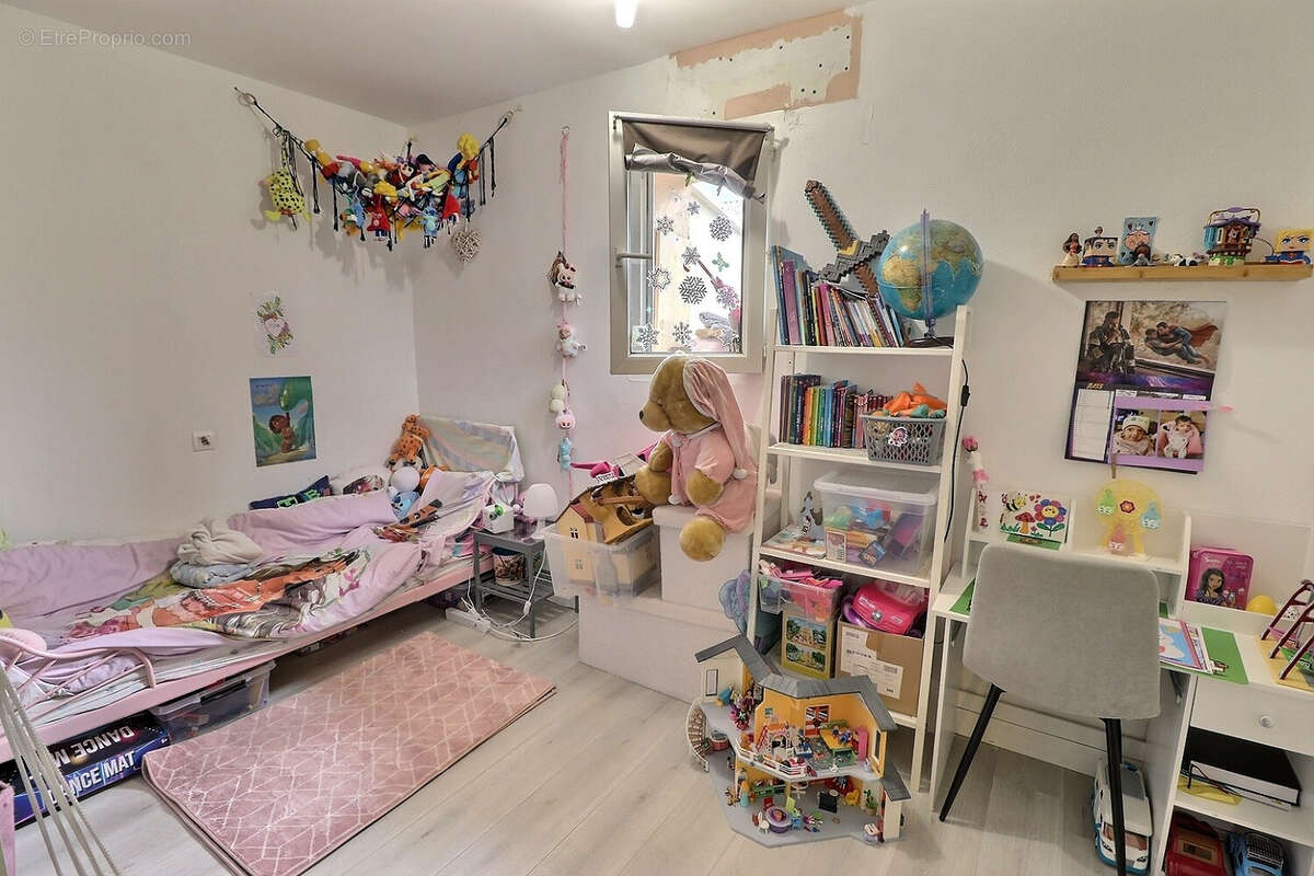 Appartement à ENTRAIGUES-SUR-LA-SORGUE
