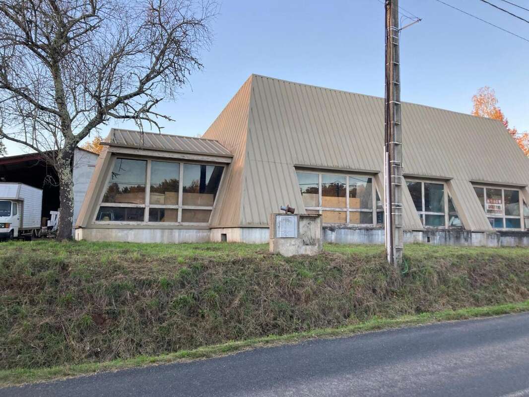 exterieur 1 - Commerce à LUZECH