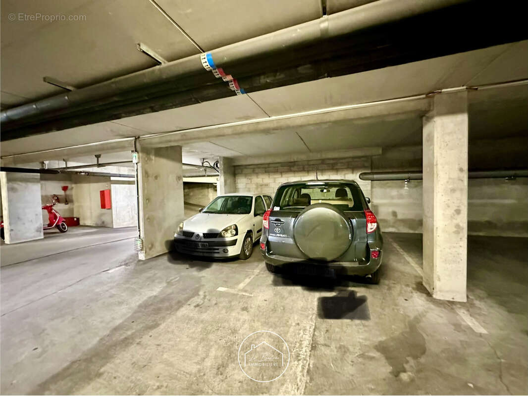 Parking à MARSEILLE-4E
