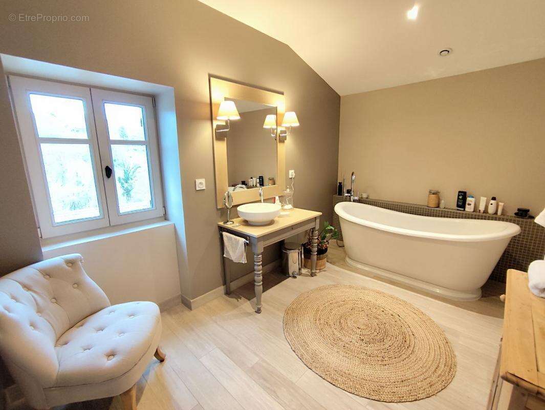 Maison à SOURCIEUX-LES-MINES