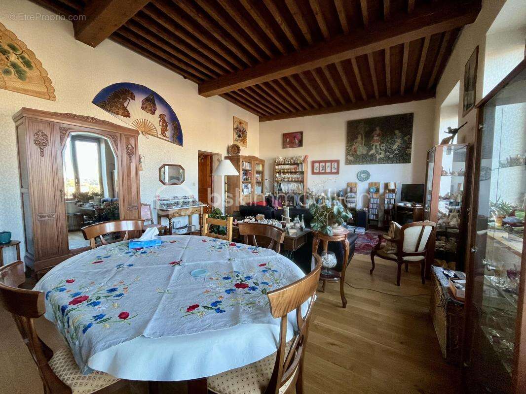 OFFRE ACCEPTÉE ! COLLINE DE LA VIVARAIZE et proche du conservatoire Lumineux appartement T3 de 82 m2 - photo 3