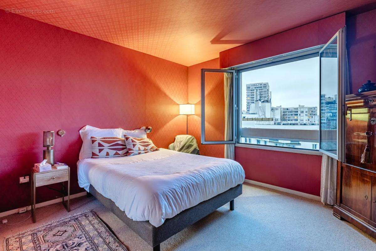 Appartement à COURBEVOIE