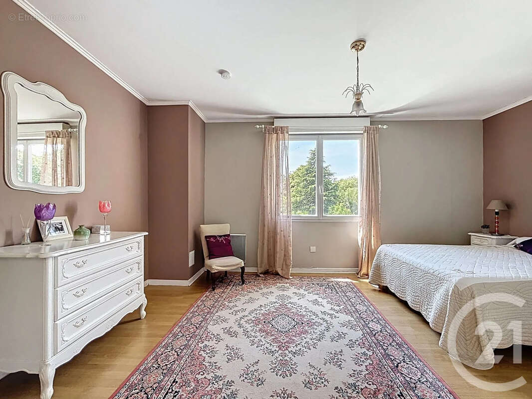 Maison à VERT-SAINT-DENIS