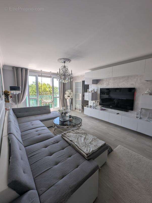 Appartement à PIERRE-BENITE