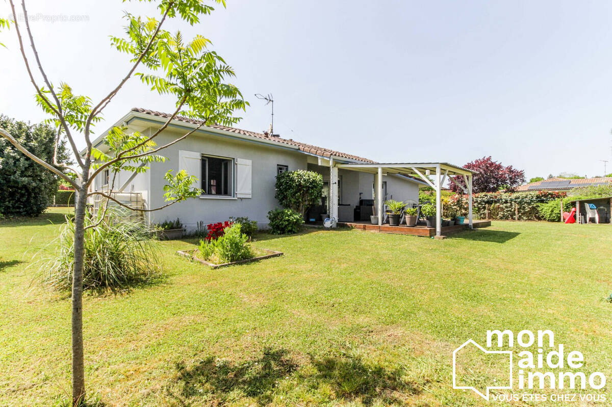 Maison à YGOS-SAINT-SATURNIN