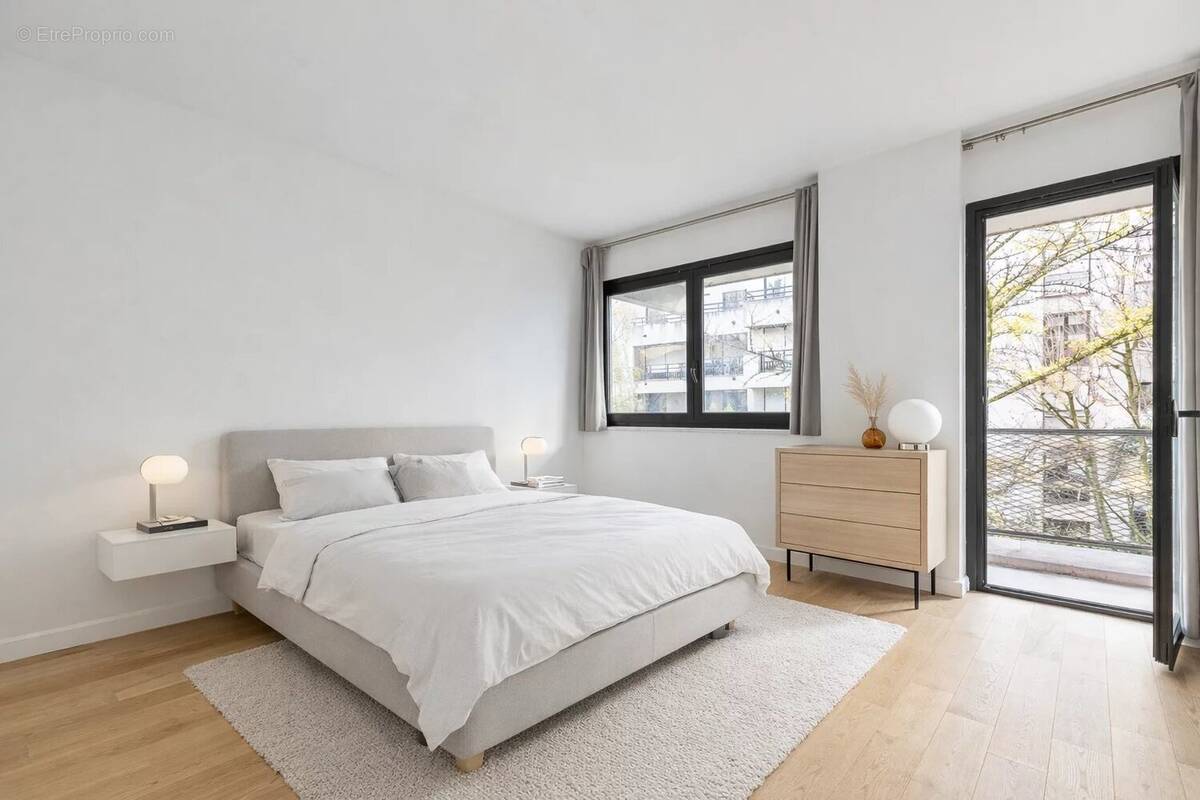 Appartement à PARIS-16E