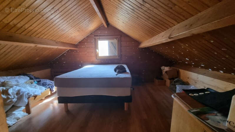 Maison à CHATEL-MONTAGNE