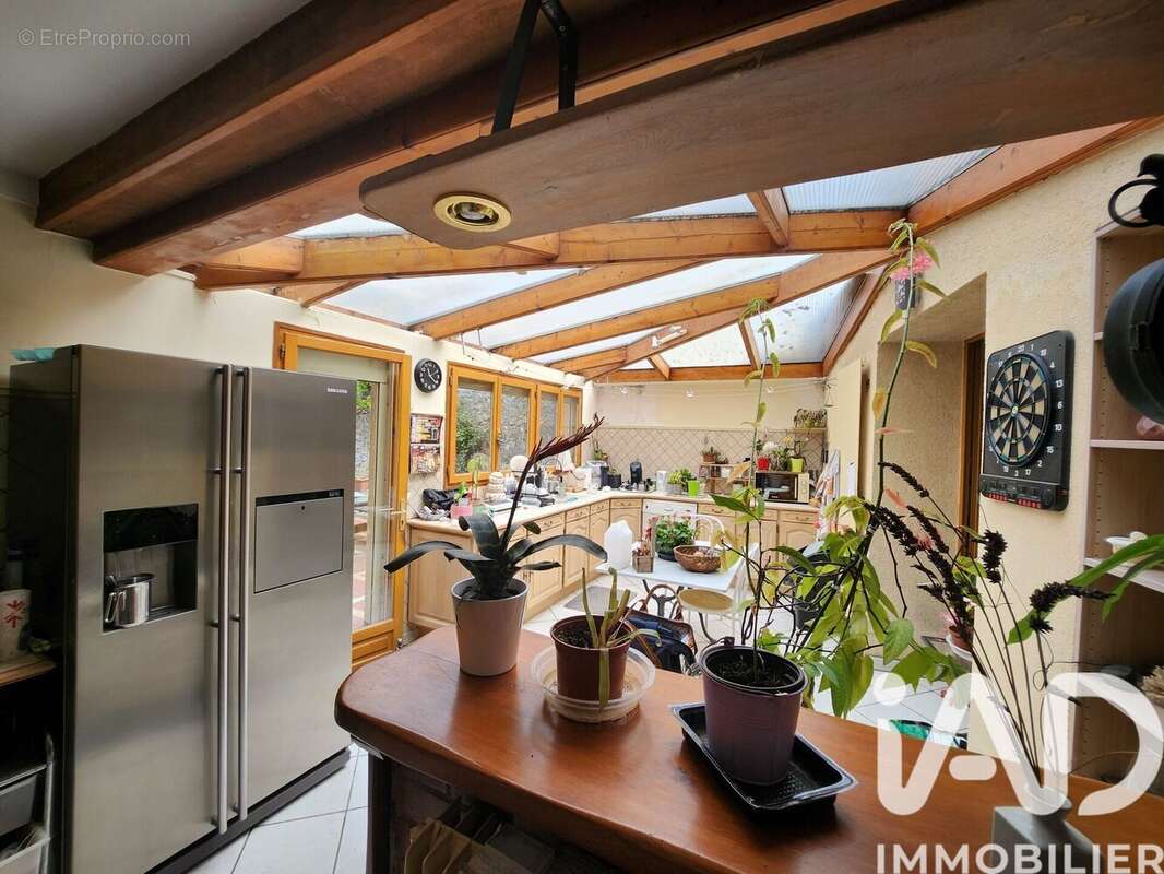 Maison 100 m² à Saint-Arnoult-En-Yvelines  - photo 4