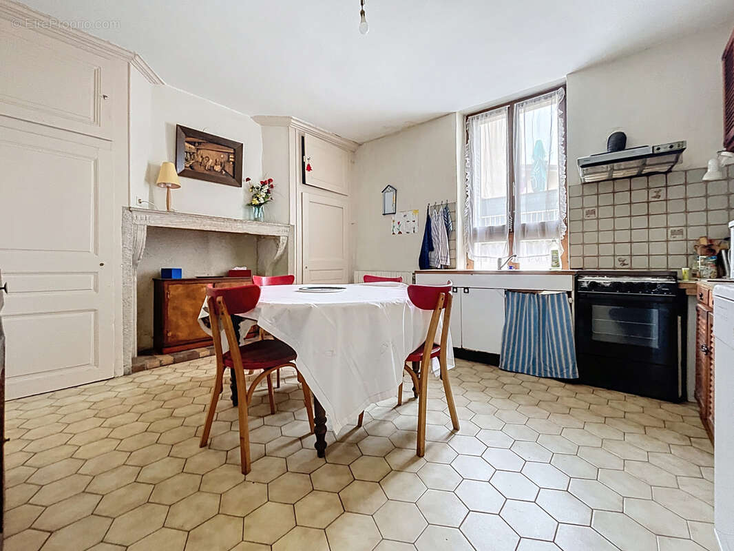 Appartement à SAINT-GENIS-LAVAL