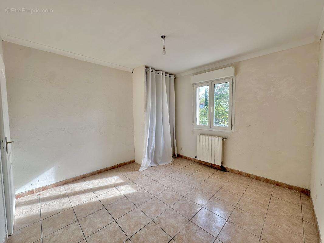 Maison à SAINT-JULIEN-LES-ROSIERS