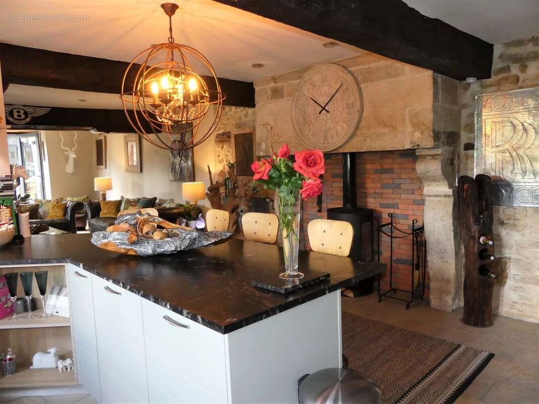 Maison à NANTEUIL-EN-VALLEE