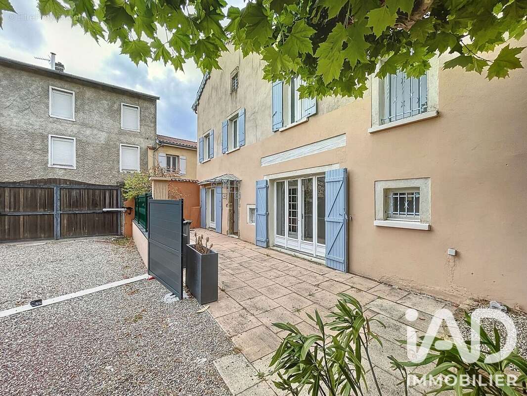 Maison 235 m² à Taluyers  - photo 6