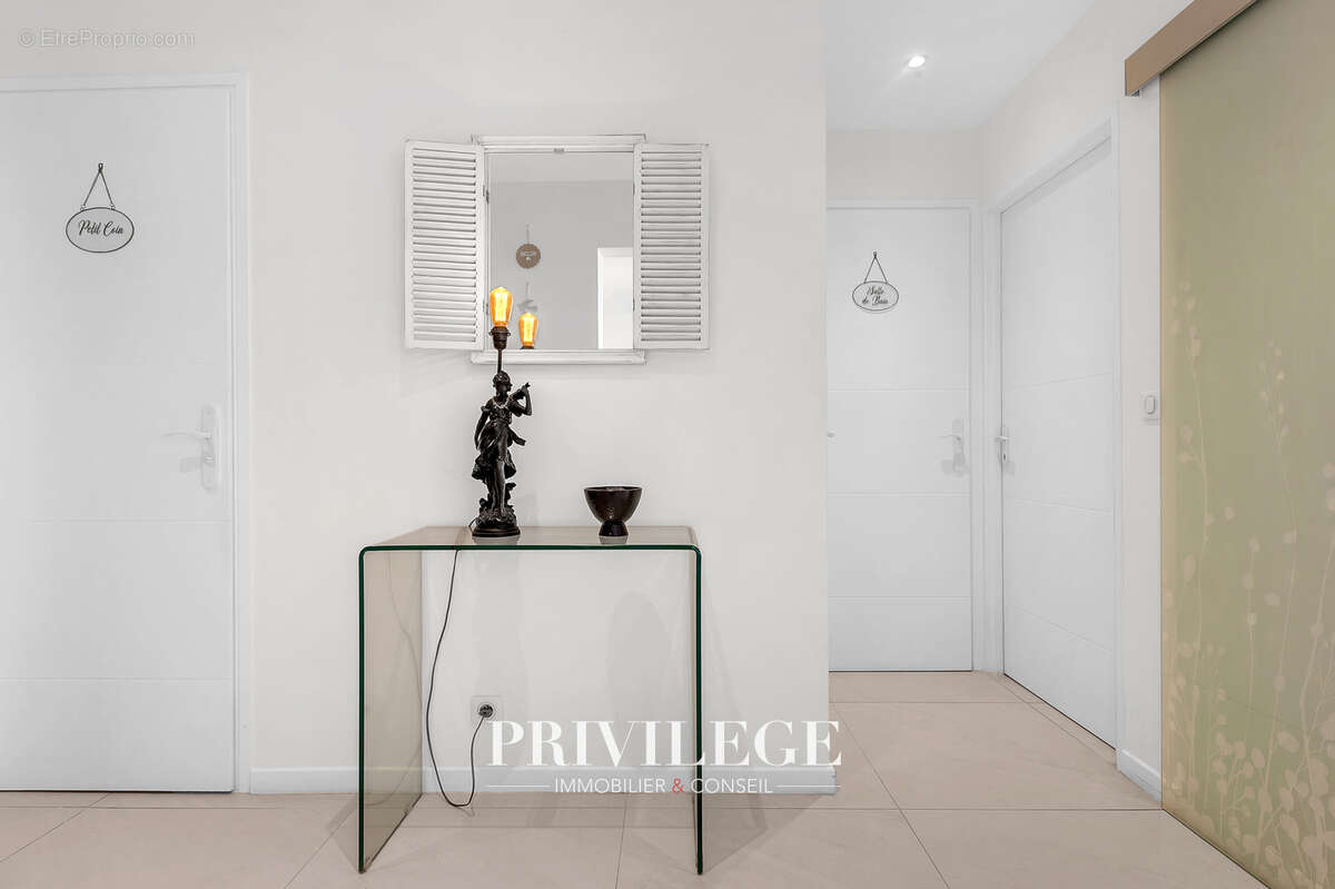 Appartement à MANDELIEU-LA-NAPOULE