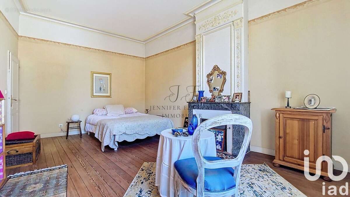 Maison 396 m² à Saint-Germain-Du-Puch  - photo 2