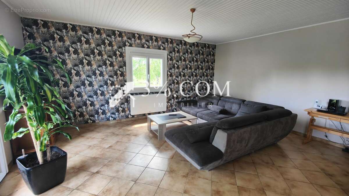 Maison 4 chambres 2700 m2 de terrain - photo 3