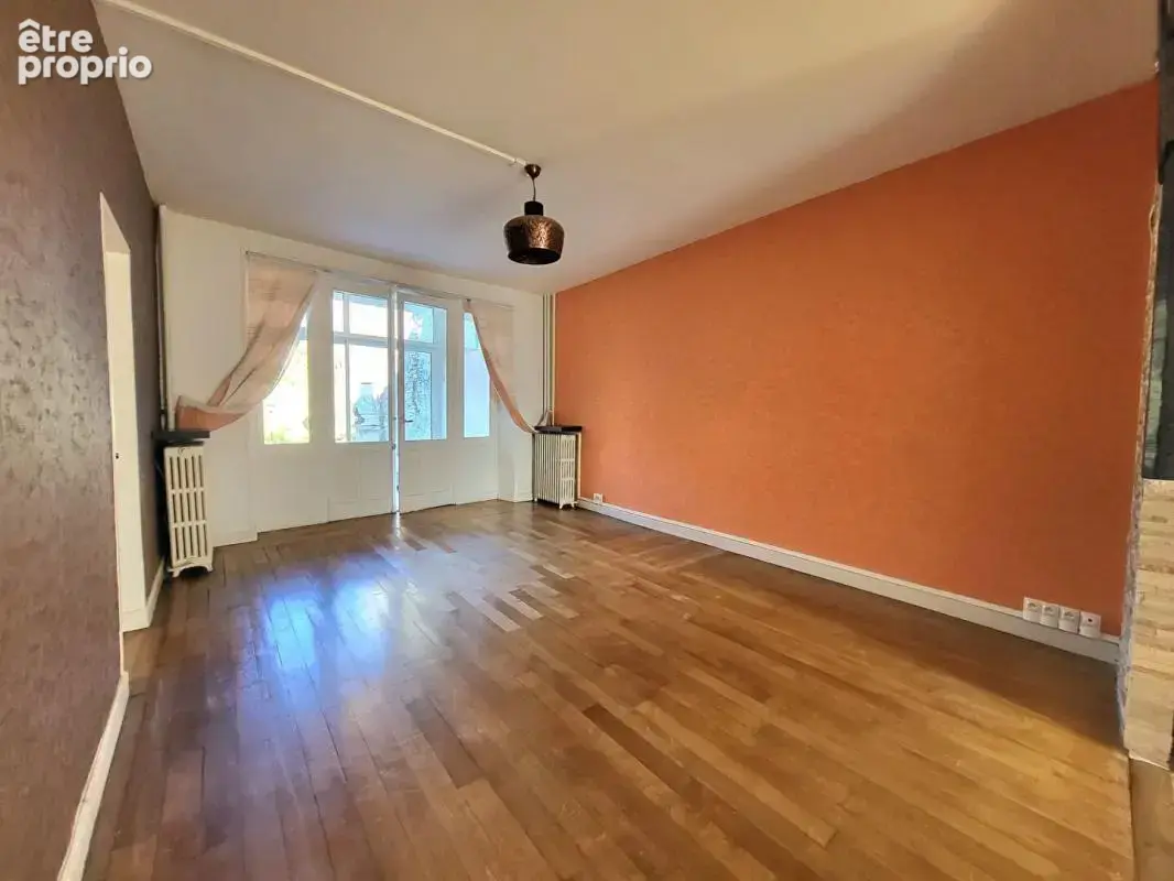 Maison de ville bourgeoise - 5 chambres - Grande grange et jardin paysagé - photo 6