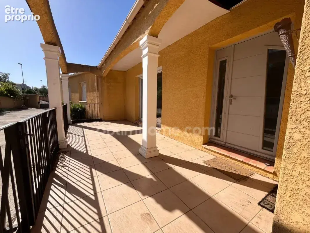Maison de plain-pied 155 m² avec garage de 92m2, piscine et terrain arboré à MONTAGNAC (34) - photo 9