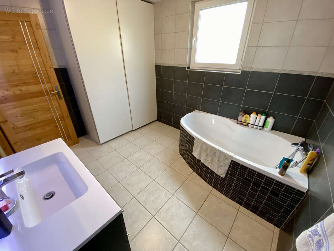 Maison à SAINT-MARTIN-DE-LA-PORTE