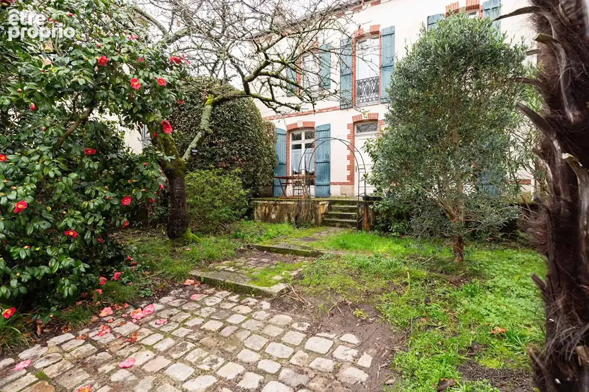 A vendre en impasse nantes jardin des plantes maison familiale - photo 2