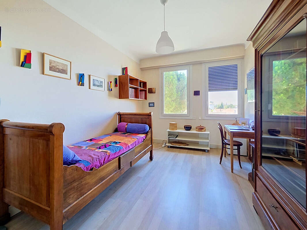 Appartement AVIGNON INTRA-MUROS  T5 -130 m2 -- Avec Ascenseur  / garage / cave - photo 7