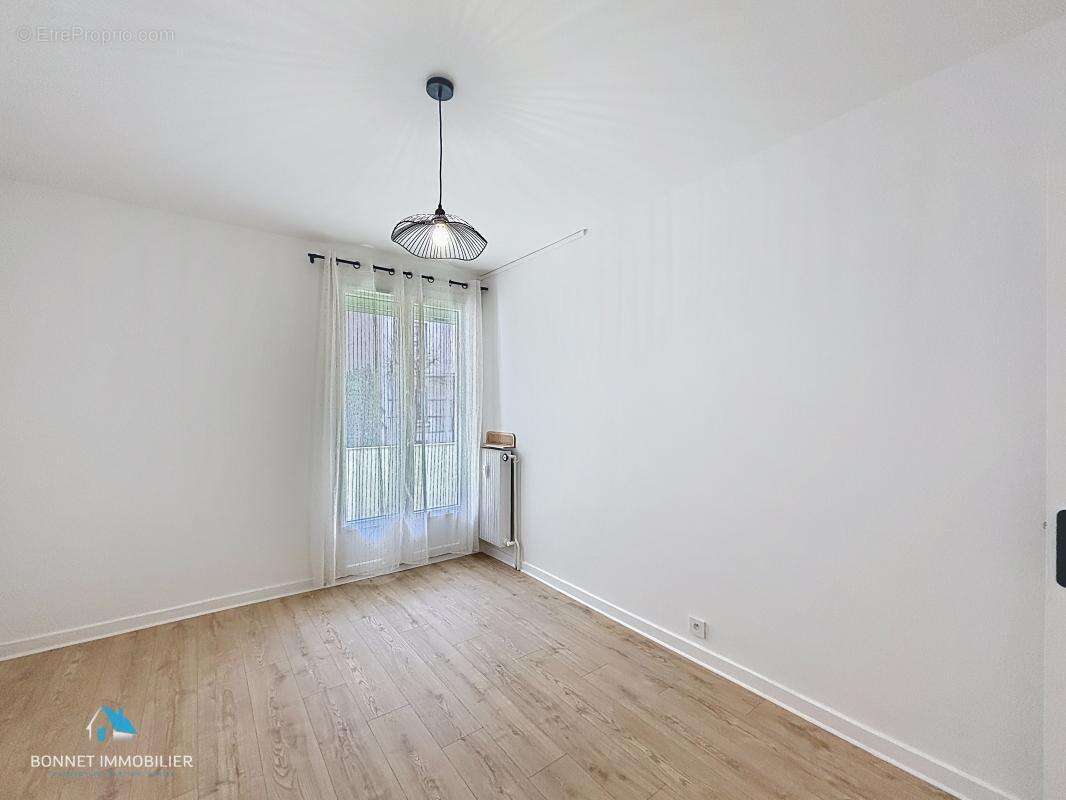 Appartement T4 rénové + meublé – Balcon – Garage – Aucun travaux ! - photo 8