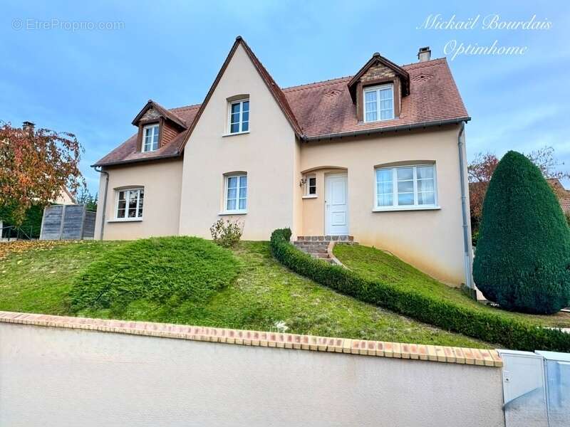 Maison à LA SUZE-SUR-SARTHE