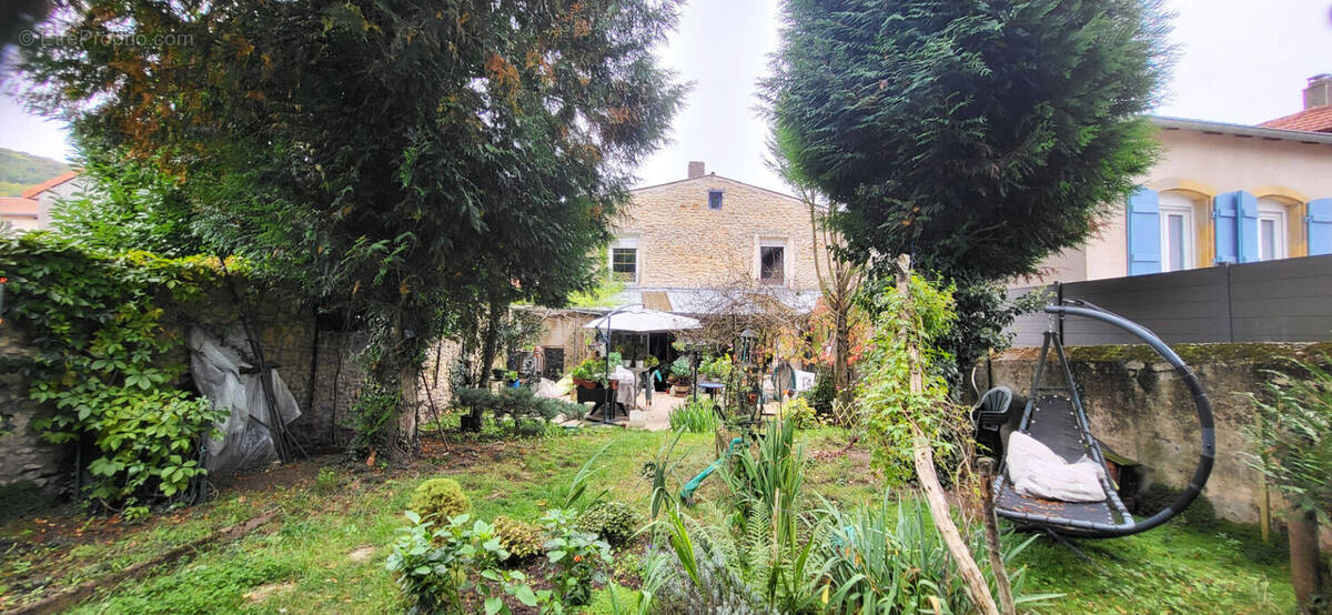 Maison à ARS-SUR-MOSELLE