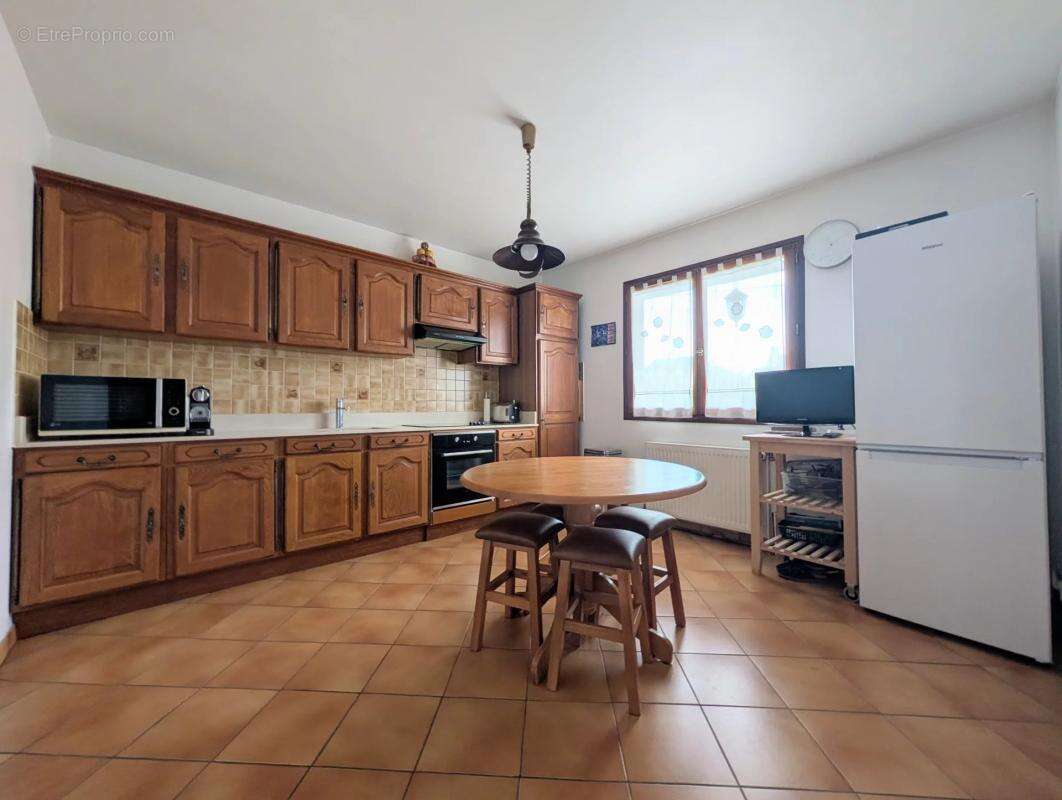 Maison à LES CLAYES-SOUS-BOIS