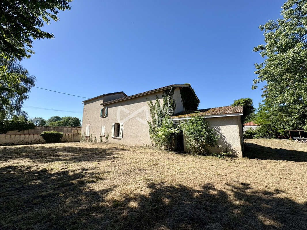 Maison 110 m² à Luzillat  - photo 2