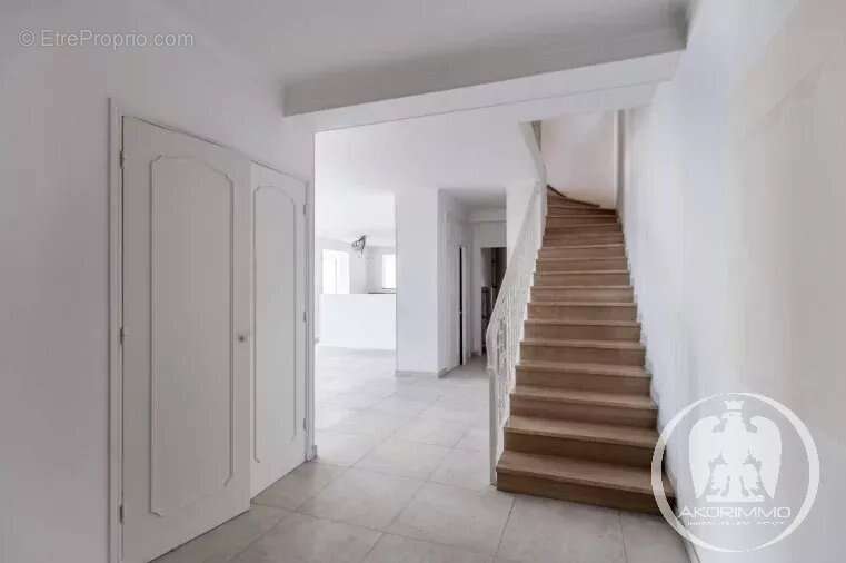 Appartement à LA TURBIE