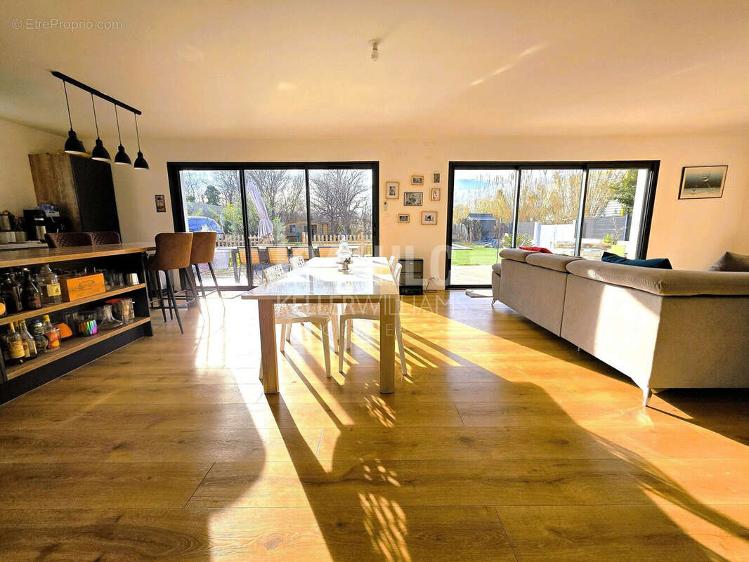 Maison 117 m² à Saint-Chamas  - photo 2