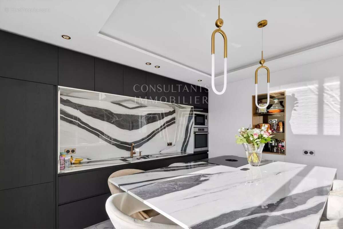 Appartement à NEUILLY-SUR-SEINE