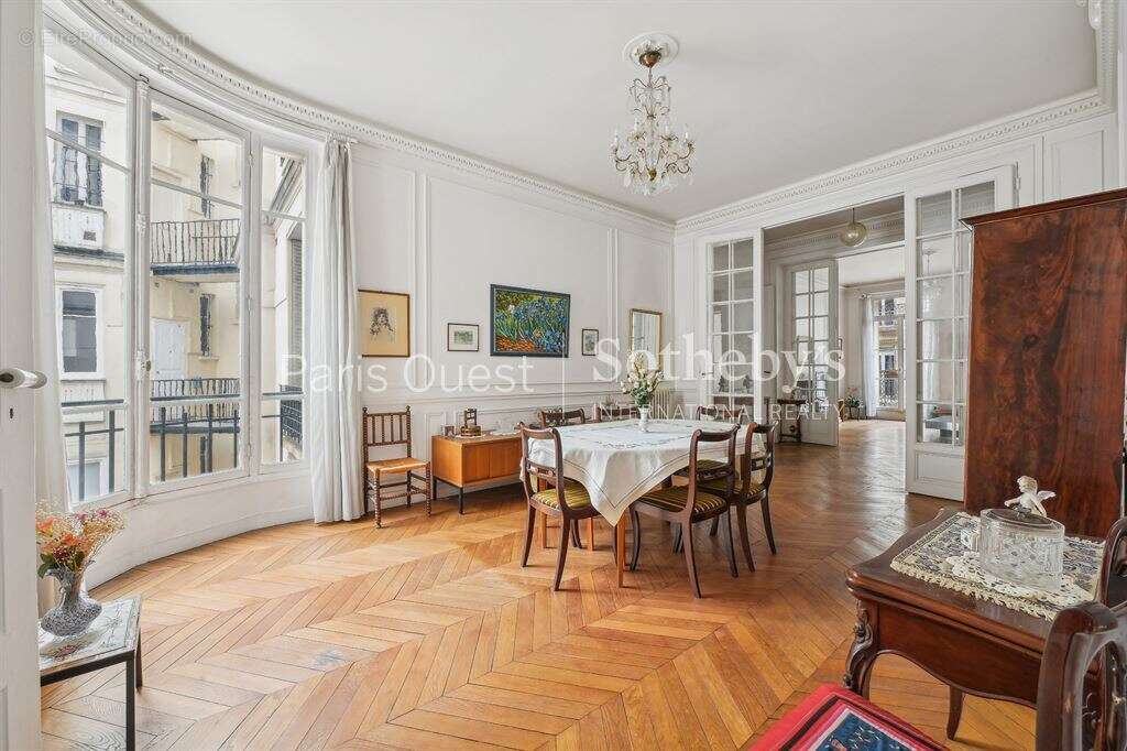 Appartement à PARIS-17E
