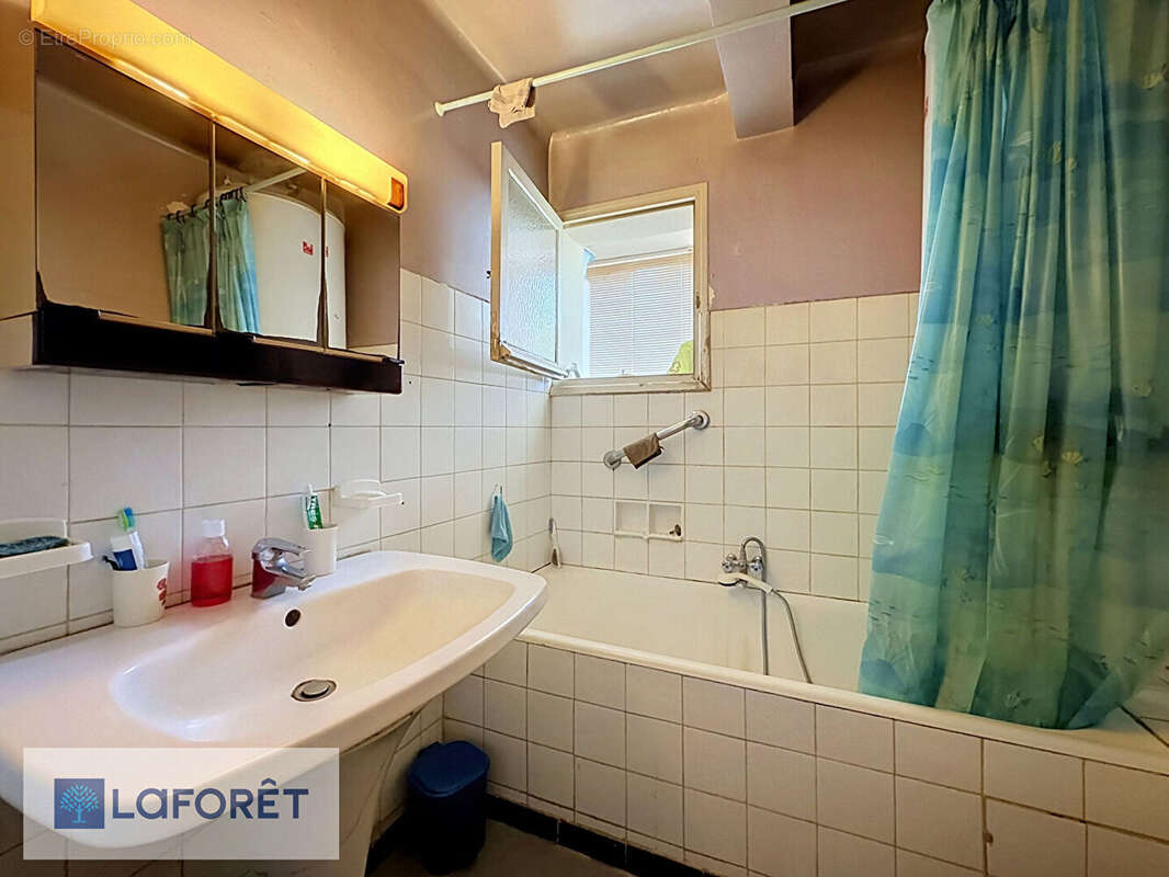 Appartement à SIX-FOURS-LES-PLAGES