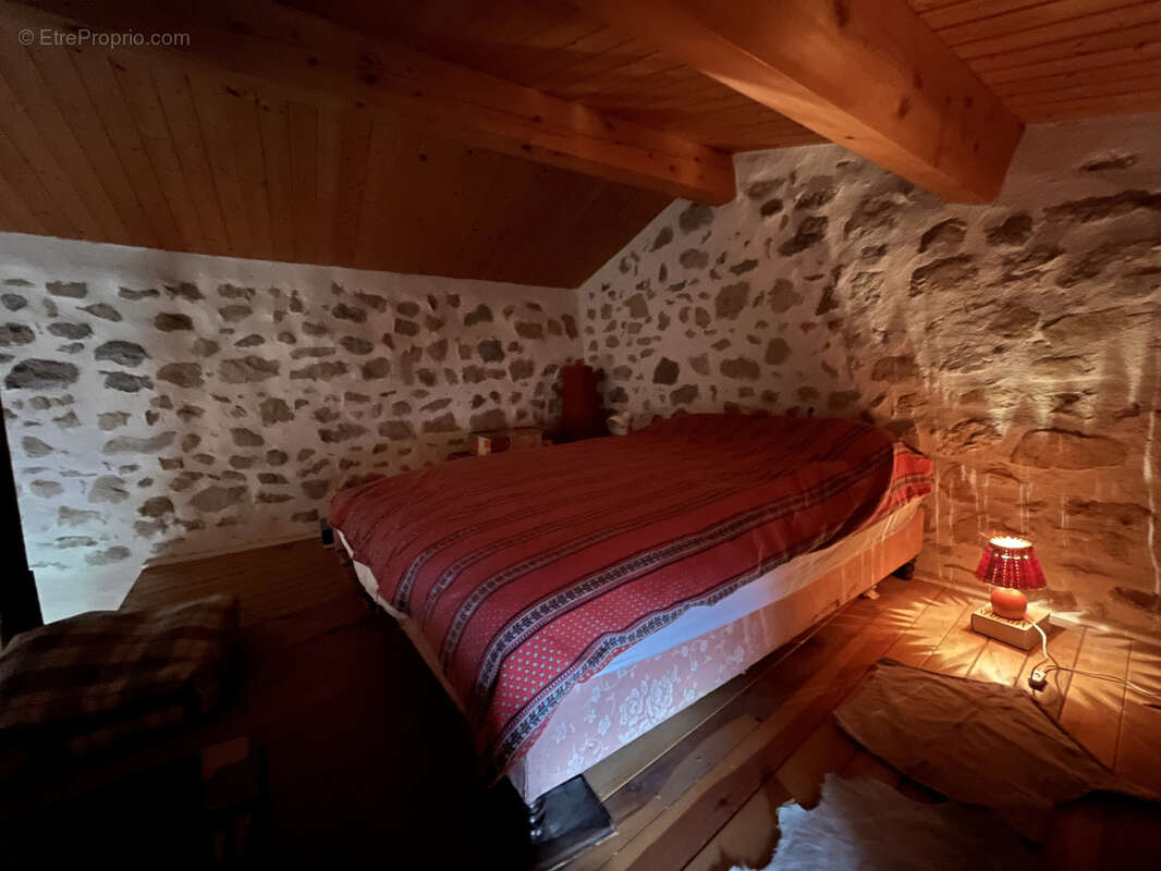 Maison à SAINT-HILAIRE-CUSSON-LA-VALMITTE