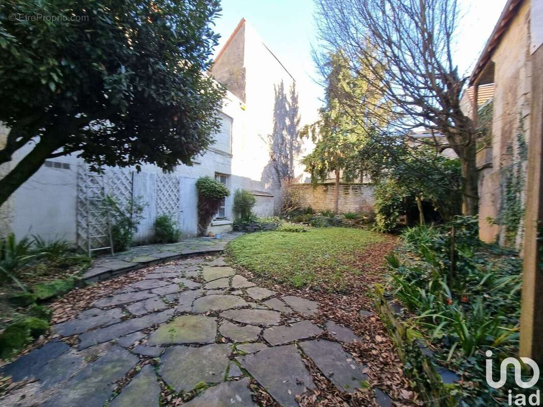 Photo 8 - Commerce à CHATELLERAULT