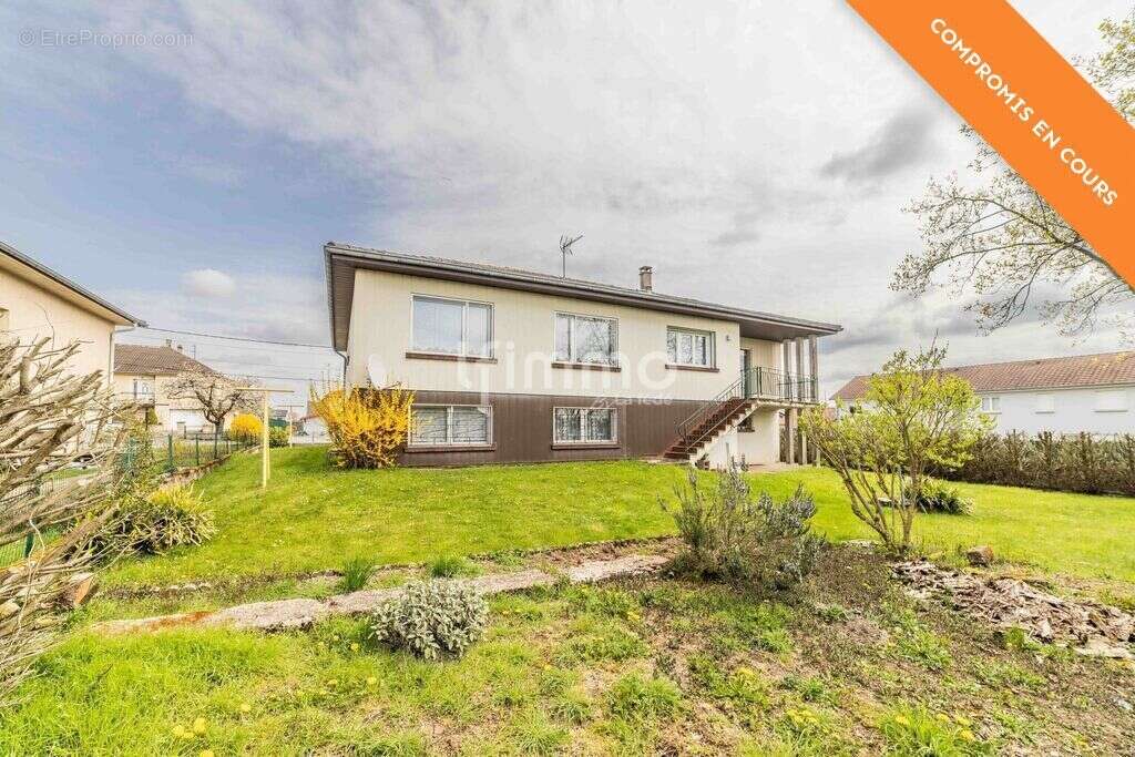 Sous Compromis : Maison Familiale, au cœur d'un dynamique villag - photo 10