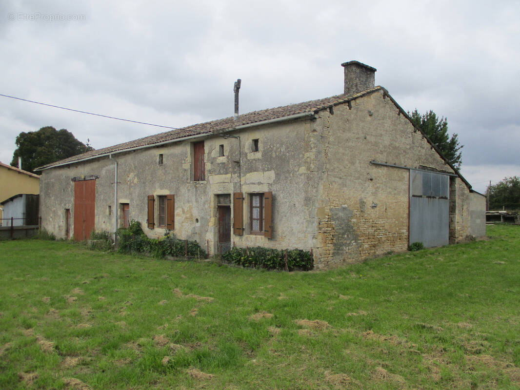 Maison à THEIL-RABIER